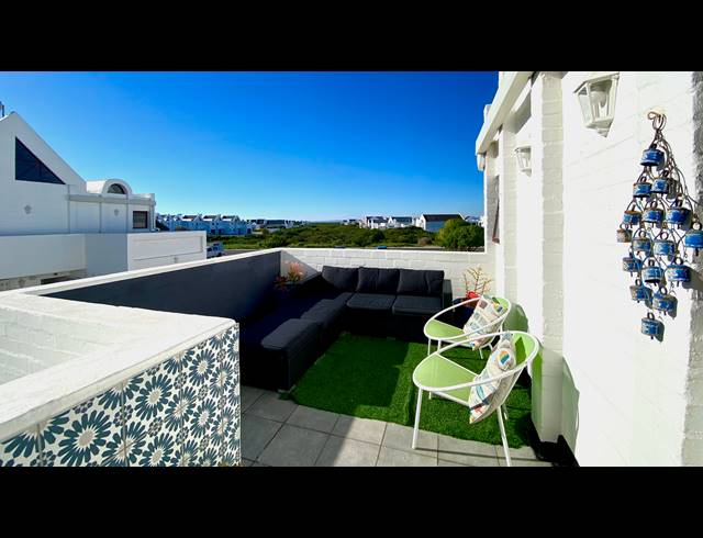 2 BEDROOM APARTMENT FOR SALE IN DWARSKERSBOS